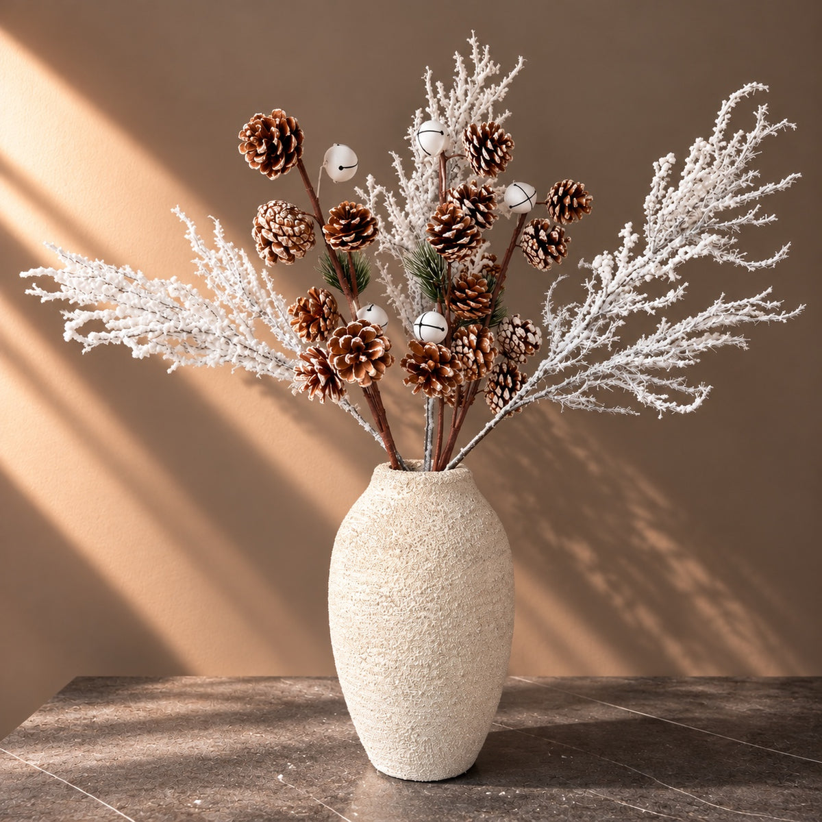 Pine cone Christmas stem in modern black vase | Decoratieve kersttak met dennenappels 54 cm