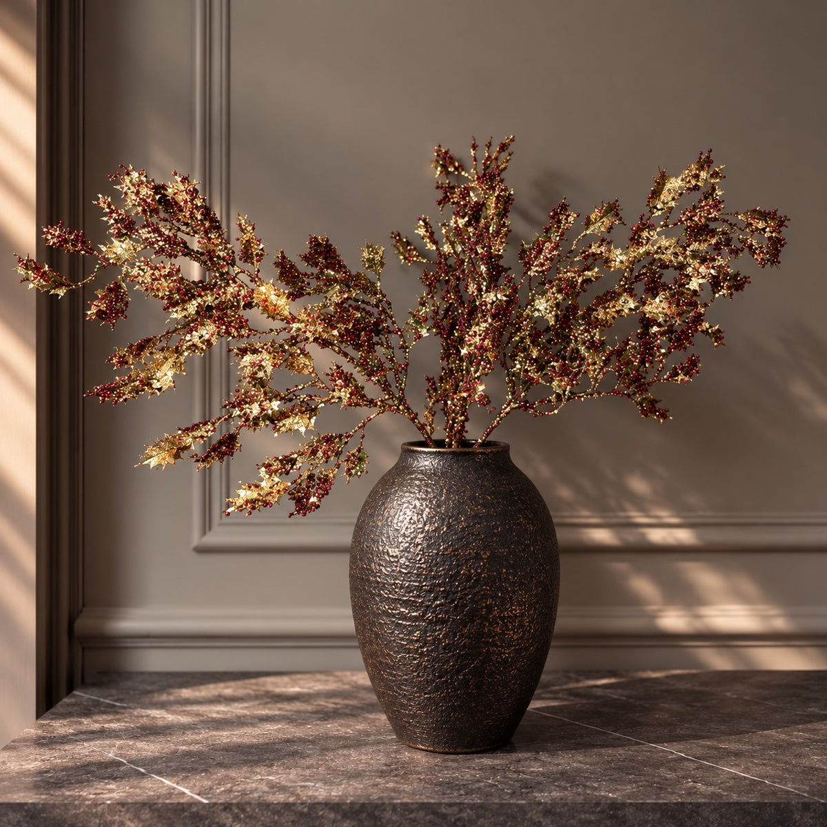 Gold glitter holly and red berry Christmas arrangement in dark textured vase, luxury winter styling | gouden kunsttak rode bessen kerstdecoratie