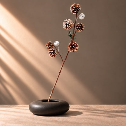 Artificial pine cone spray with white jingle bells 54 cm | Kunsttak met dennenappels en witte kerstbelletjes
